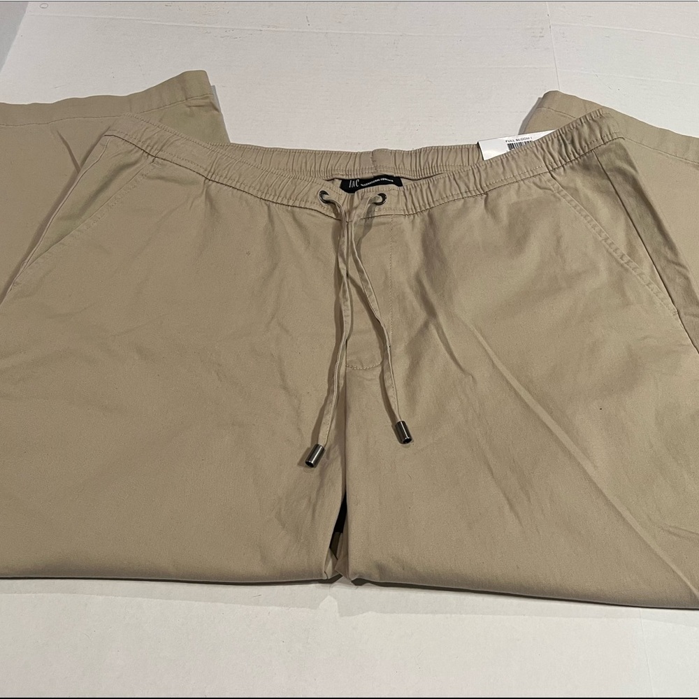 INC International Concepts Full Bloom Sand Linen Capris